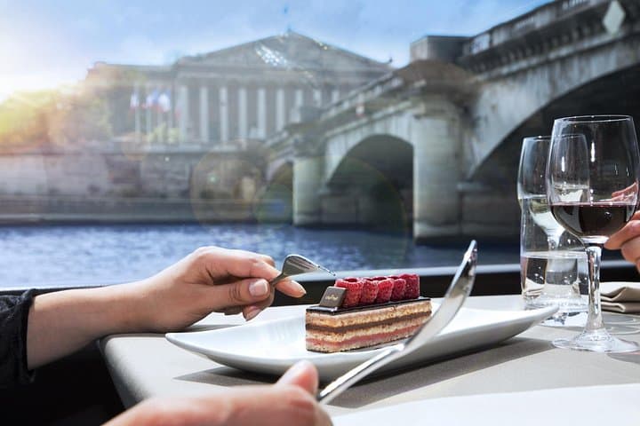 Seine River Christmas Cruise Lunch or Dinner by Bateaux Parisiens — photo 10