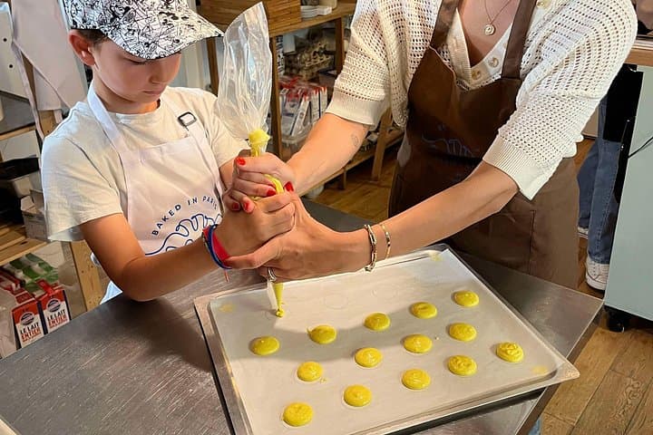 Fun Macaron Class for Families in Paris — photo 9