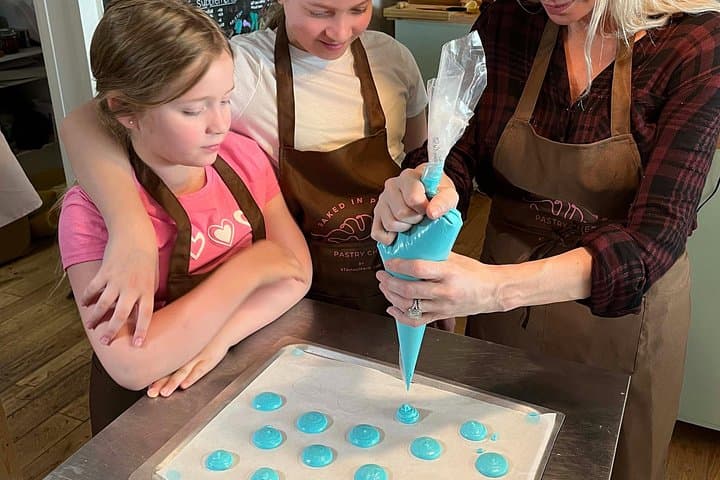 Fun Macaron Class for Families in Paris — photo 10