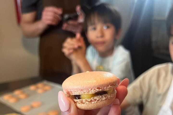 Fun Macaron Class for Families in Paris — photo 3