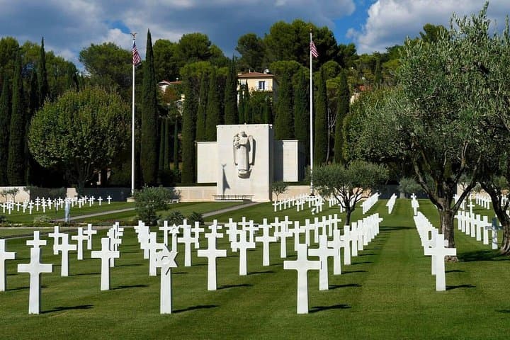 Private Day Tour to D-Day Beaches and American Cemetery in Paris — photo 3
