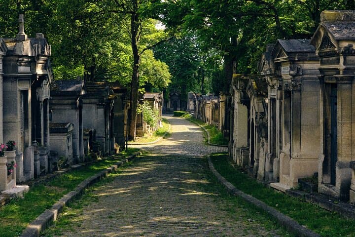 Père Lachaise Cemetery Tour, Tales from the Graves and Crepes — photo 1