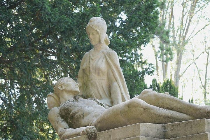 Père Lachaise Cemetery Tour, Tales from the Graves and Crepes — photo 4