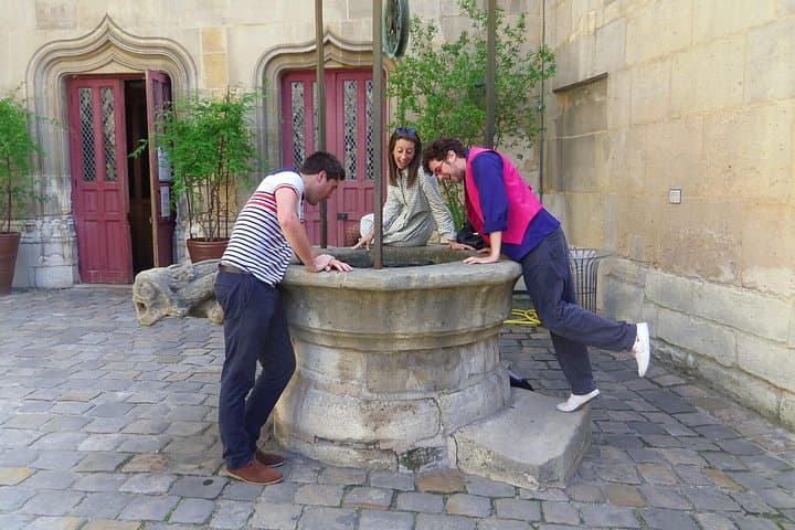 Paris Trendy Marais away from the crowds, Mansions and Fashion — photo 2