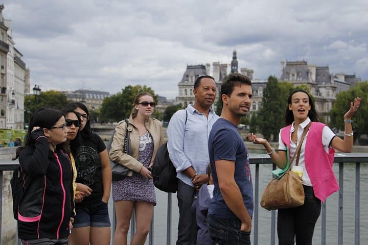 Paris Trendy Marais away from the crowds, Mansions and Fashion — photo 5