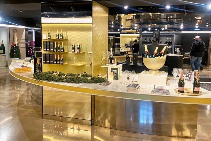 Moet Chandon Champagne Cellars Tastings Private trip from Paris — photo 2