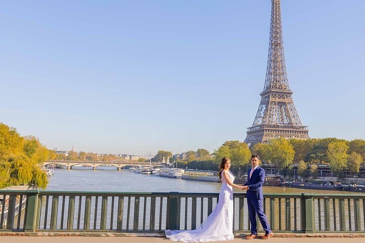 Private Guided Professional Photoshoot by the Eiffel Tower — photo 18