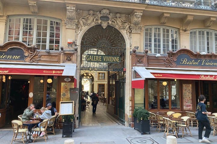 Walking tour of the Covered Passages of Paris -10 people max — photo 1