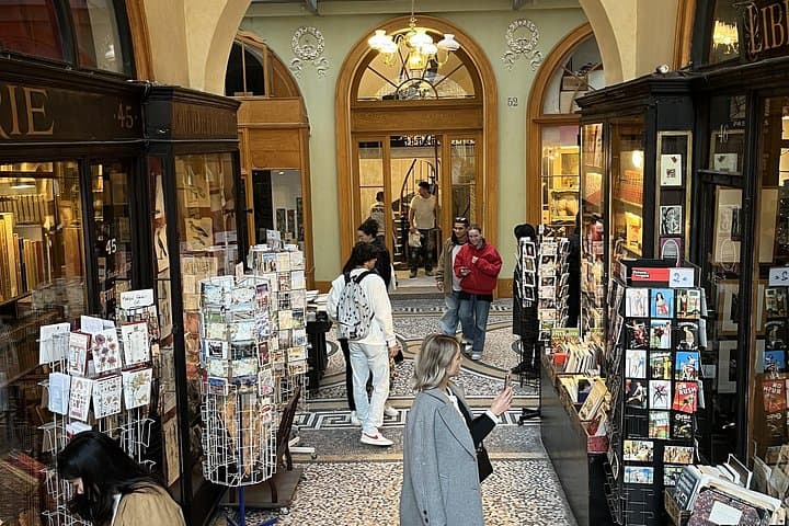 Walking tour of the Covered Passages of Paris -10 people max — photo 3