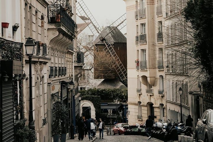 Bohemian Art and the History of Montmartre Tour — photo 7