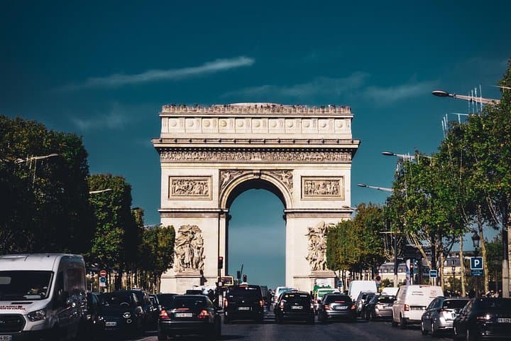 The Great March of Champs Elysees Paris Walking Tour — photo 2