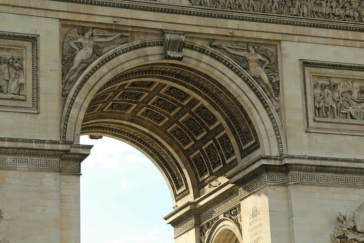 The Great March of Champs Elysees Paris Walking Tour — photo 3