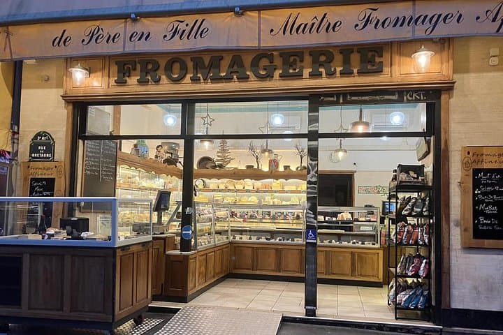 Paris Le Marais District Guided Walking Tour with small Tastings — photo 8