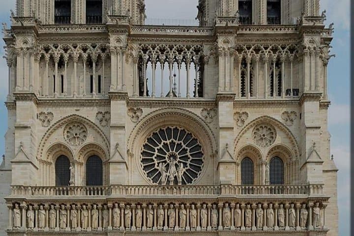 Notre Dame Area Guided Tour with Experienced Guide — photo 1