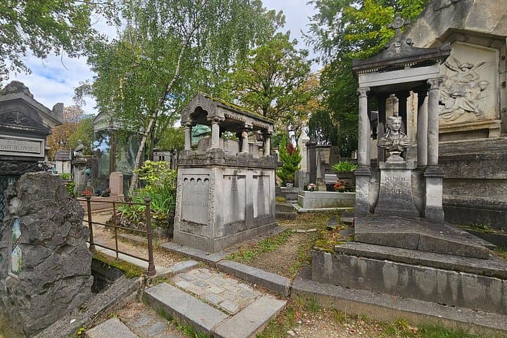 Père Lachaise Cemetery Tour, Tales from the Graves and Crepes — photo 6