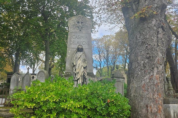 Père Lachaise Cemetery Tour, Tales from the Graves and Crepes — photo 7