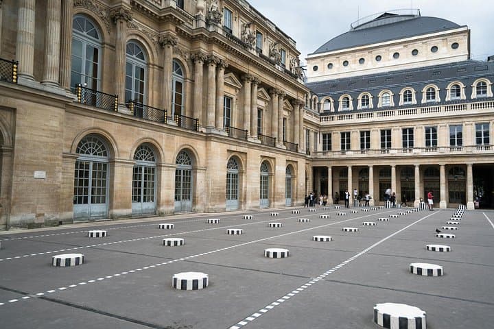 Amazing Colonne de Buren Photoshoot — photo 3