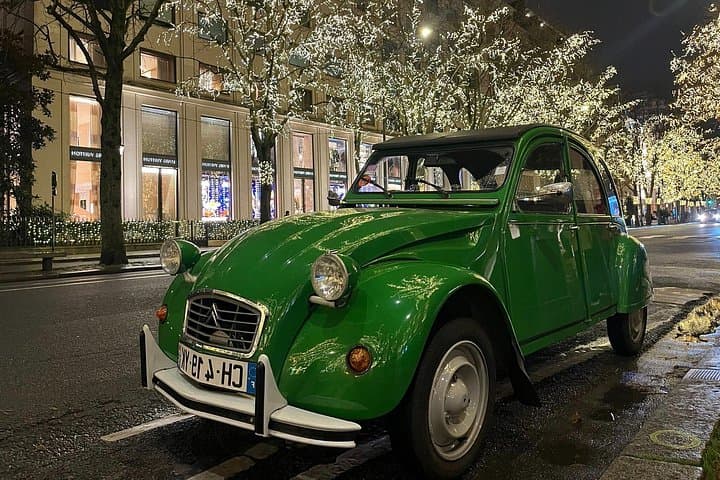 Private tour Paris Christmas lights tour 2 hours in Citroën 2CV — photo 3