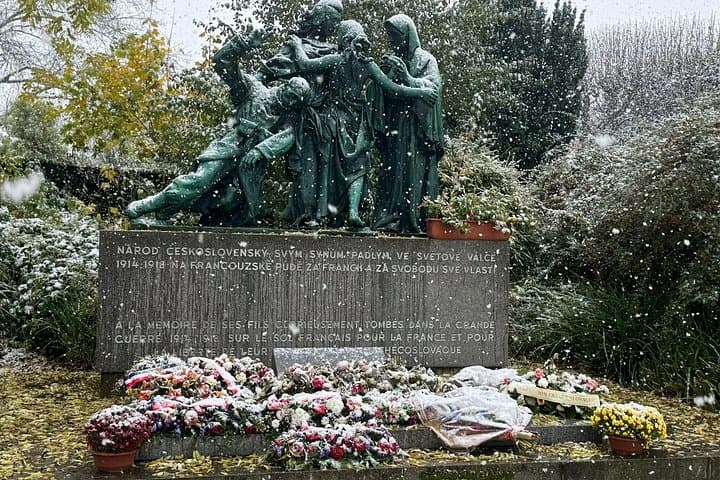 2.5 Hour Walking Tour of Père Lachaise Cemetery from Paris — photo 15