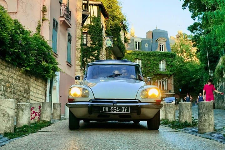 Paris TV Show Tour in a Open Top Vintage French Car Citroen DS — photo 3