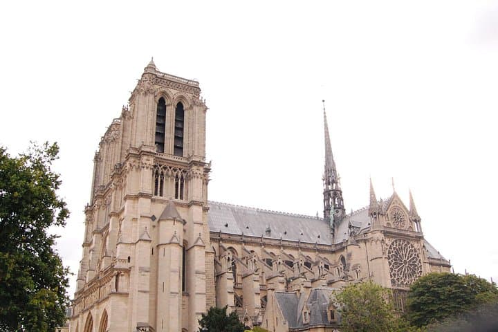 45m Notre Dame - outside tour - fast line entrance — photo 5