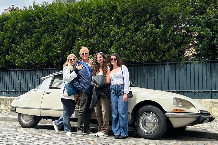 The Essentials of Paris in a Classic Open Top Car Citroën DS — photo 9