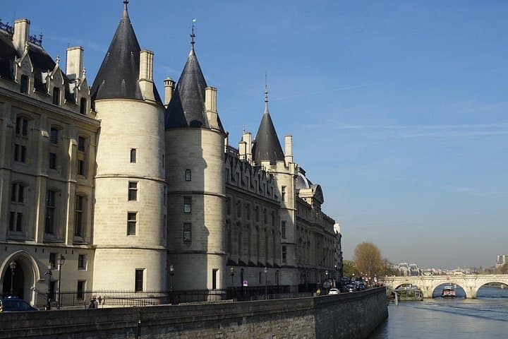Ste Chapelle & Conciergerie Private Guided Tour with Tickets — photo 3