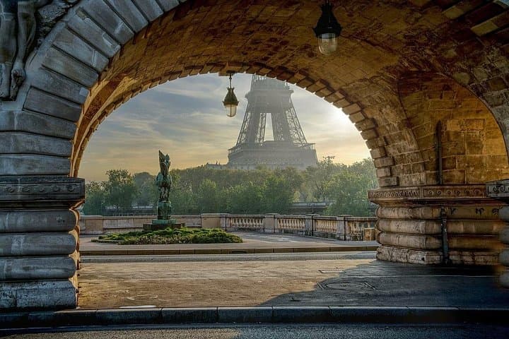 Eiffel Tower Guided Tour by Stairs with Reserved Access — photo 11