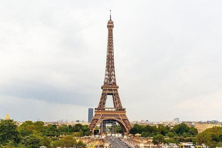 Eiffel Tower Guided Tour by Stairs with Reserved Access — photo 12