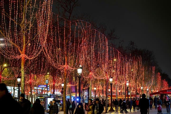 The Great March of Champs Elysees Paris Walking Tour — photo 5
