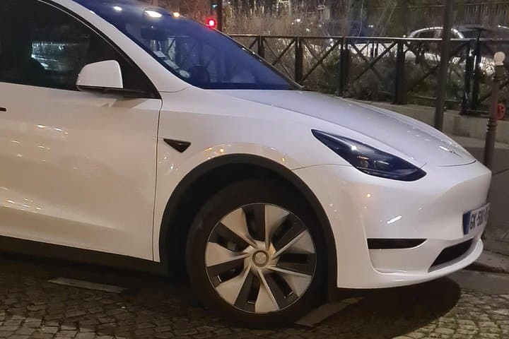 Private Airport Transfer Paris → CDG | Electric One-Way — photo 3