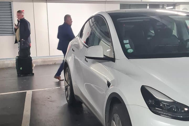 Private Airport Transfer Paris → CDG | Electric One-Way — photo 4