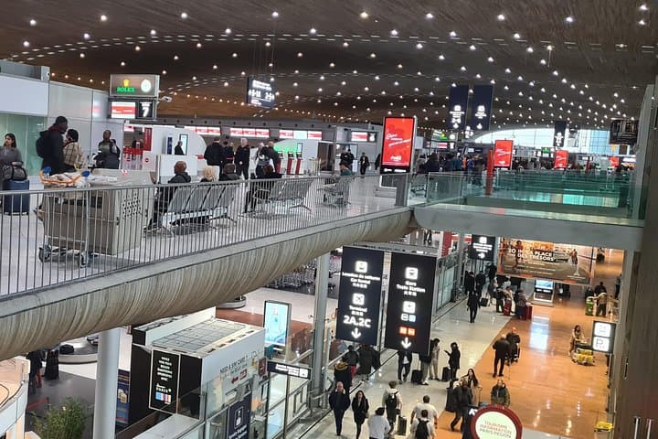 Private Airport Transfer Paris → CDG | Electric One-Way — photo 5