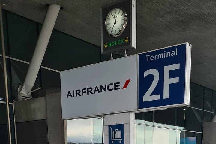 Private Airport Transfer Paris → CDG | Electric One-Way — photo 1