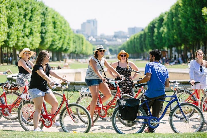 Private Highlights of Paris Bike Tour — photo 2