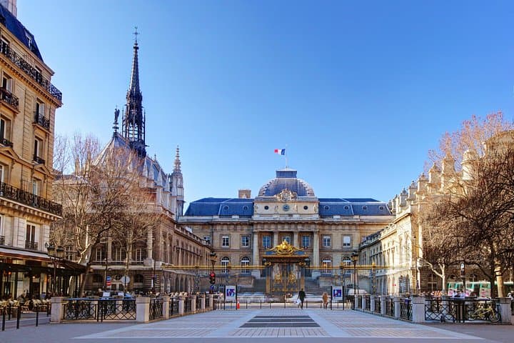 Paris Notre-Dame Interior or Exterior Walking Tour — photo 6