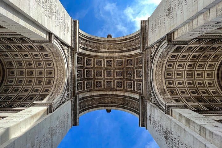 Arc de Triomphe in Paris Walking Tour with Audioguide (no ticket) — photo 5