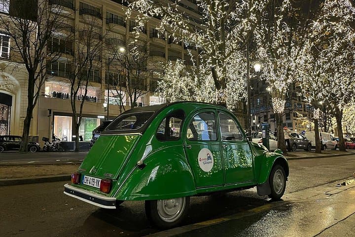 Private tour Paris Christmas lights tour 2 hours in Citroën 2CV — photo 5