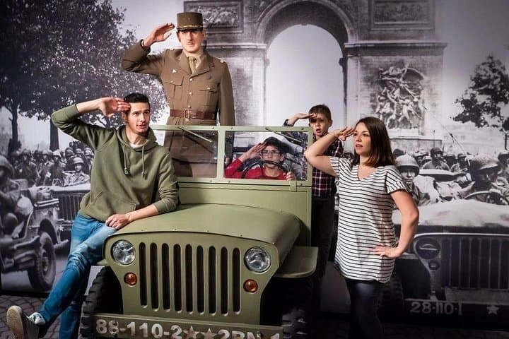 Grevin Wax Museum in Paris and Seine River Cruise Tickets — photo 13