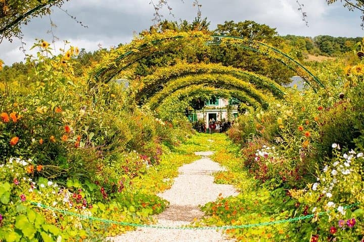 Giverny from Paris: Small Group Visit to Monet's House & Gardens — photo 2