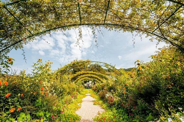 Giverny from Paris: Small Group Visit to Monet's House & Gardens — photo 8