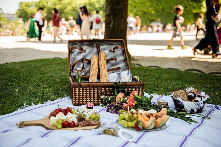 Parisian Romantic Picnic — photo 3