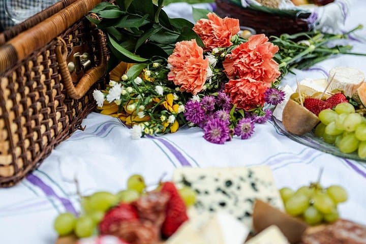 Parisian Romantic Picnic — photo 9