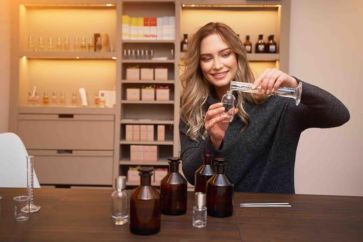 Fragrance creation workshop in Paris — photo 1
