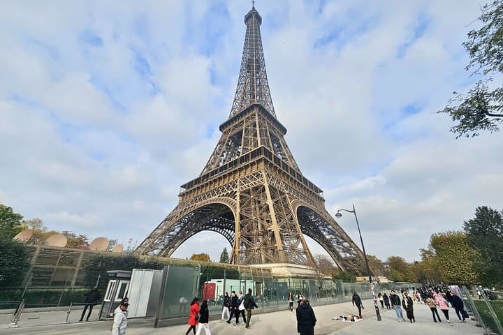 Eiffel Tower Guided Tour Access by Elevator 2nd Floor and Summit — photo 9