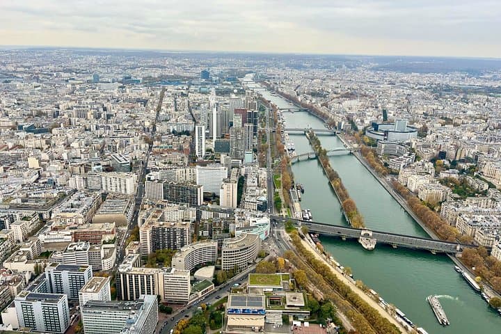 Eiffel Tower Guided Tour Access by Elevator 2nd Floor and Summit — photo 6