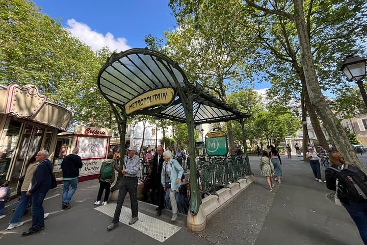 Small Group Walking Tour of Montmartre -10 people max — photo 11