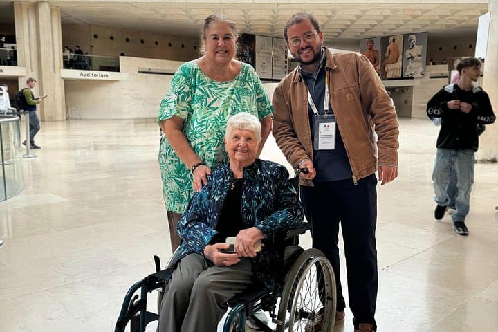 Louvre Wheelchair-Accessible Private Tour – Stress-Free & Easy — photo 1