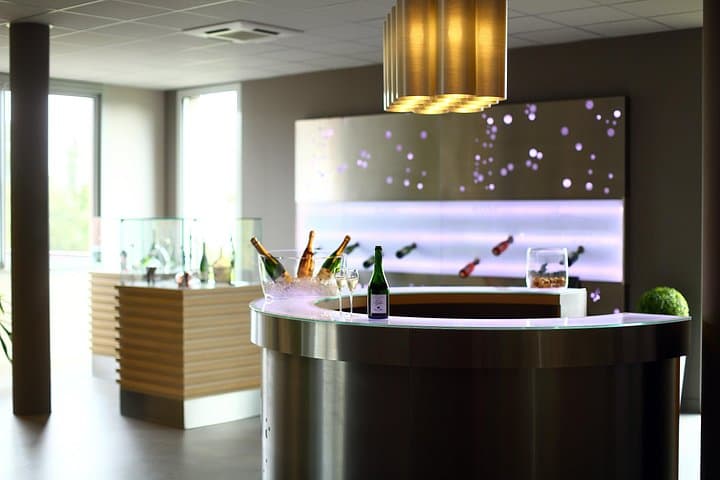 Tasting Crémants DE Burgundy 30 minutes to 20 min DE Beaune
