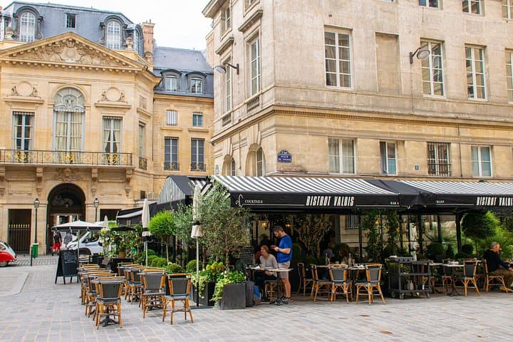 Paris Private Neighborhood Orientation Tour in 2h — photo 3
